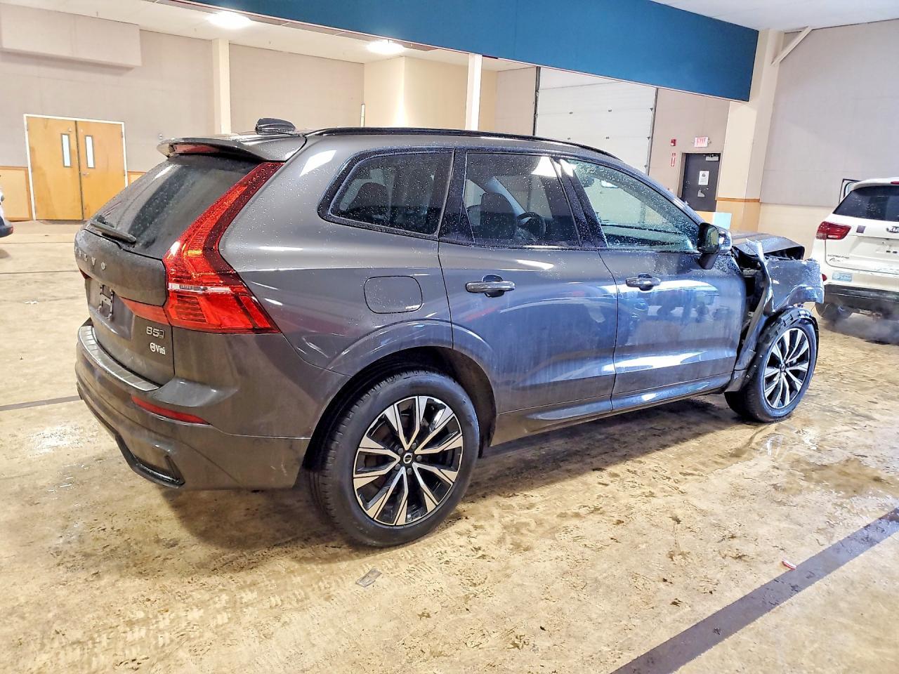 2025 Volvo Xc60 Plus - Фото 3