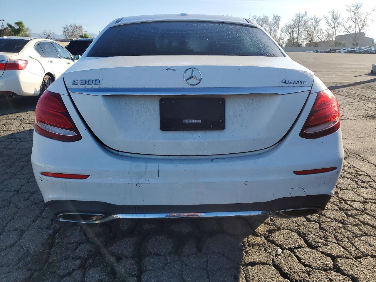 2017 Mercedes-Benz E 300 4Matic - Фото 6