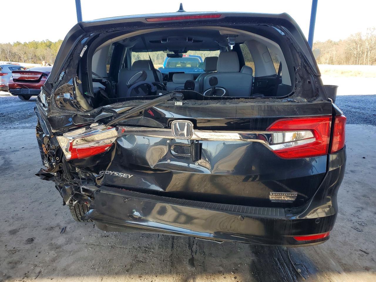 2018 Honda Odyssey Touring - Image 6