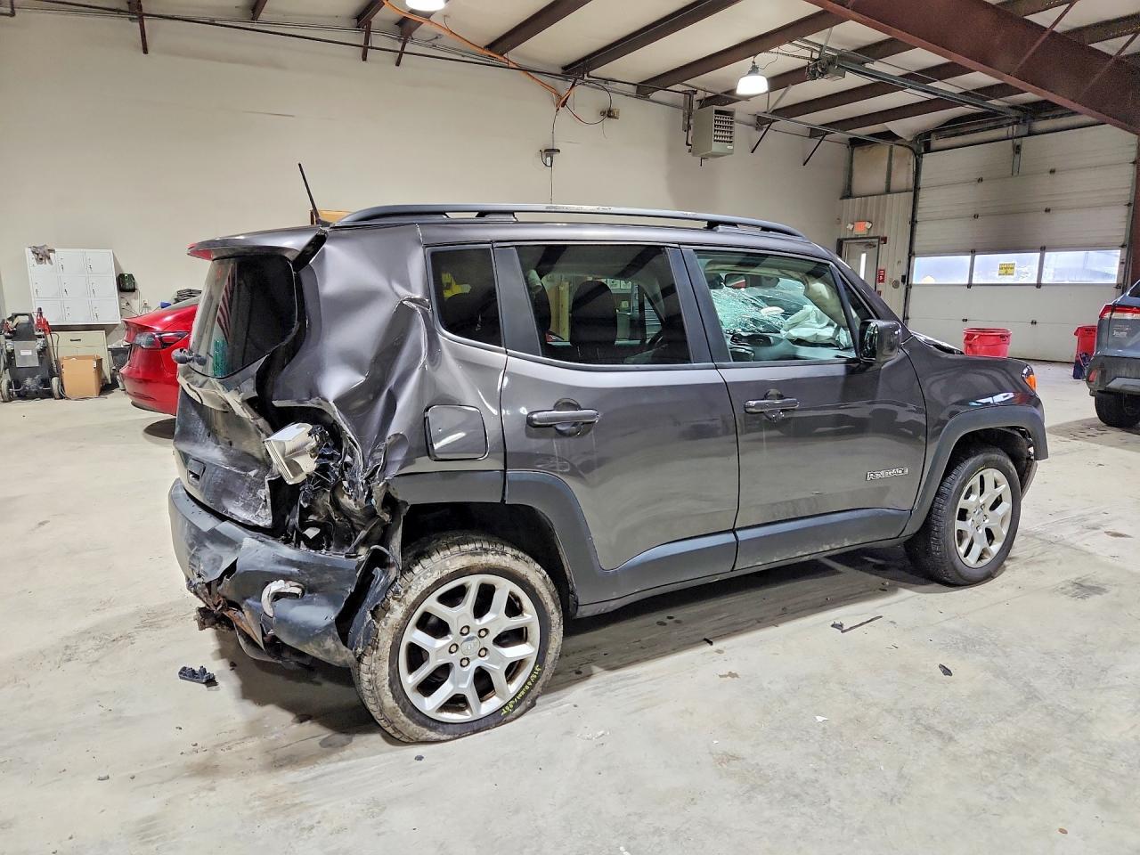 2018 Jeep Renegade Latitude - Image 3