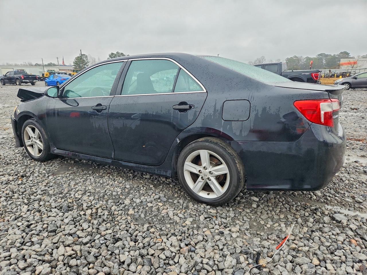 2013 Toyota Camry L - Фото 2