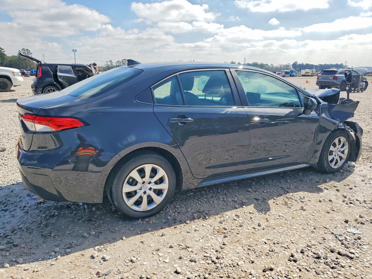 2025 Toyota Corolla Le - Image 3