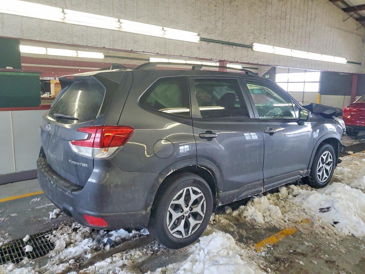 2020 Subaru Forester Premium - Image 3