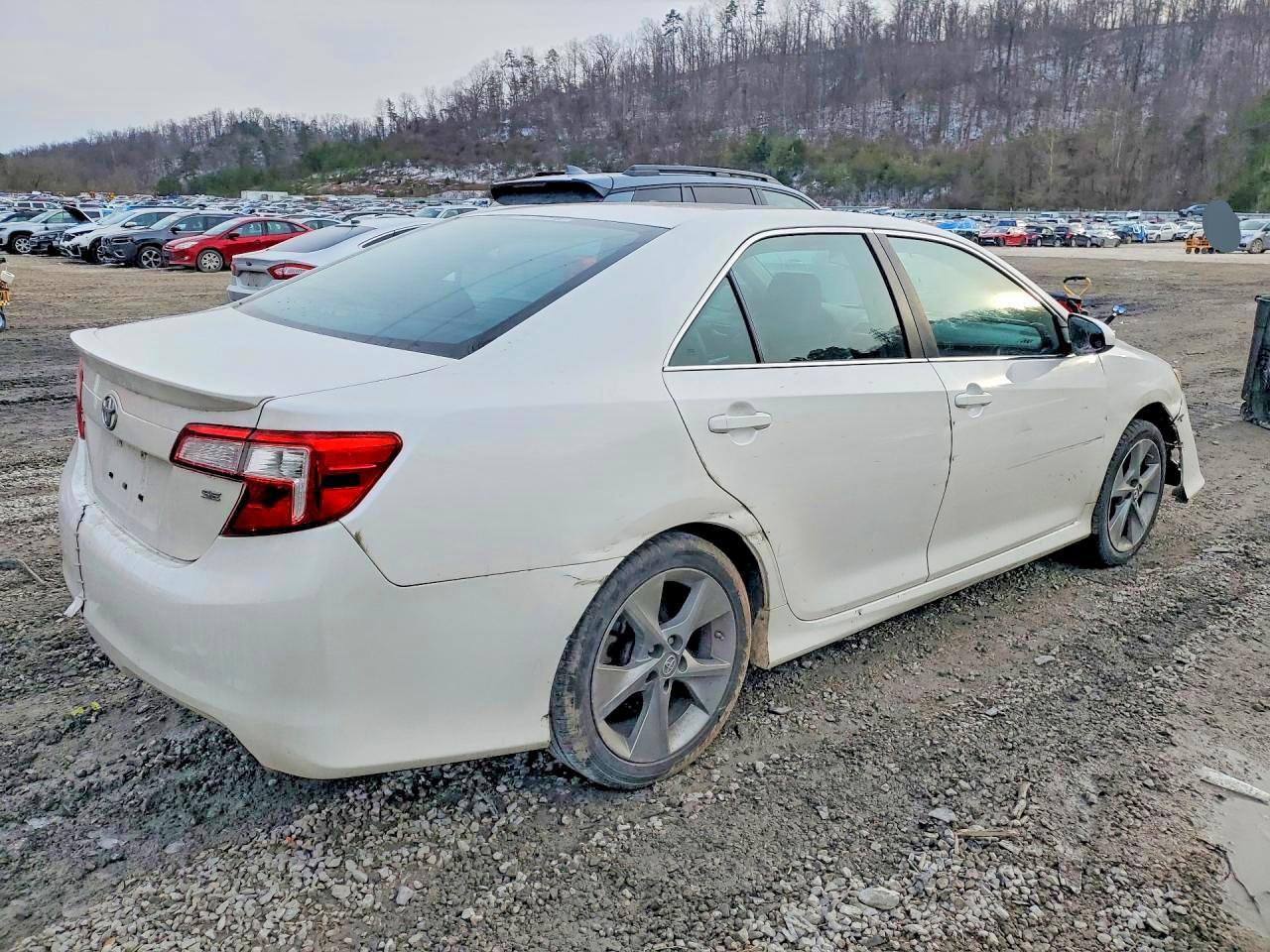 2014 Toyota Camry Se Sport - Image 3