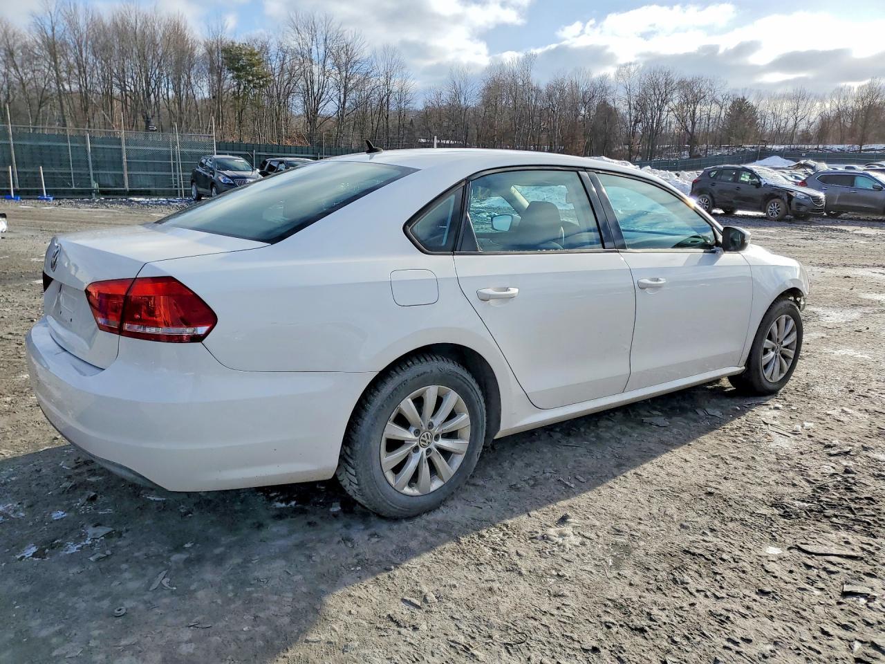 2013 Volkswagen Passat S - Фото 3