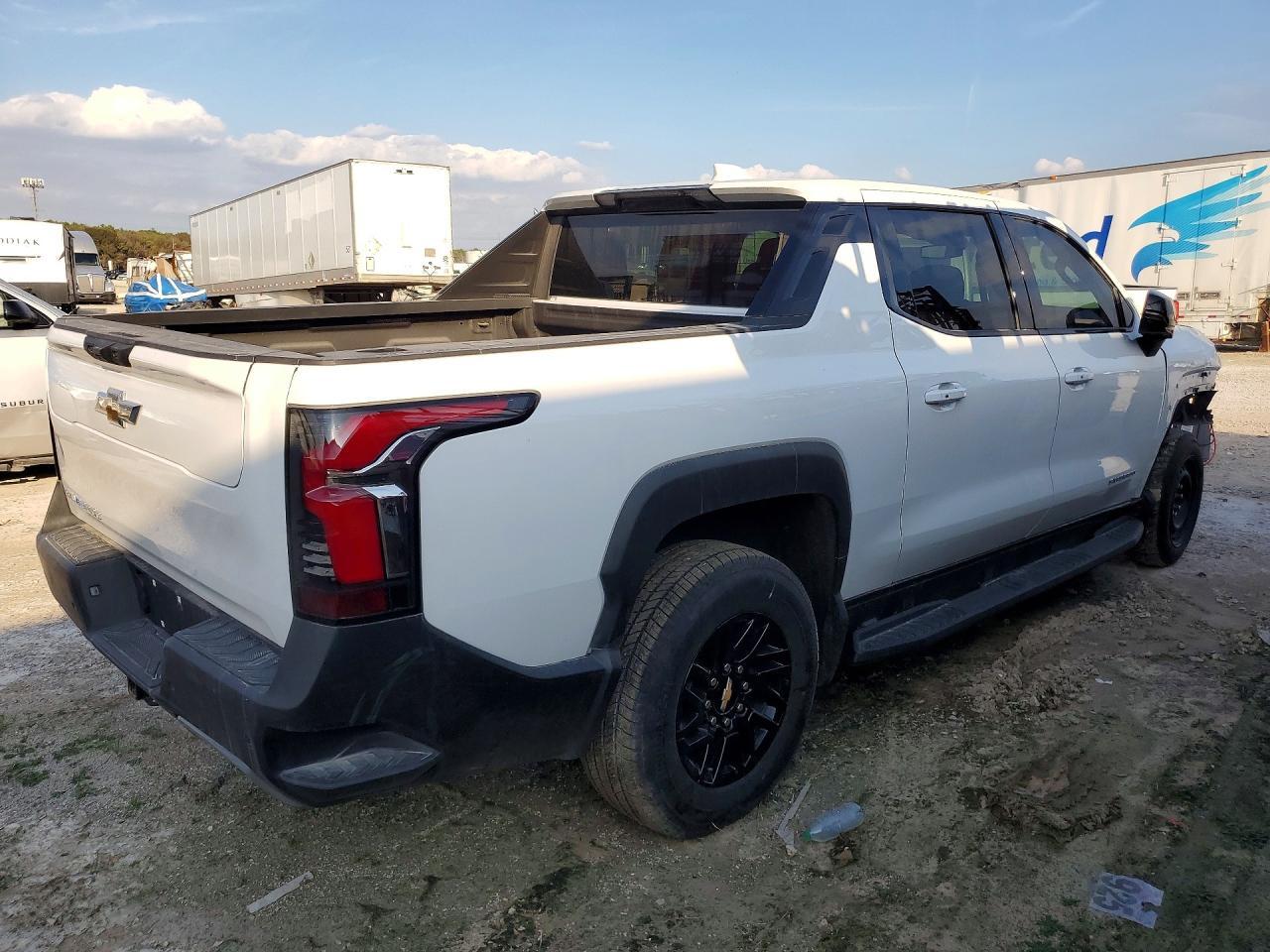 2025 Chevrolet Silverado Lt - Фото 3