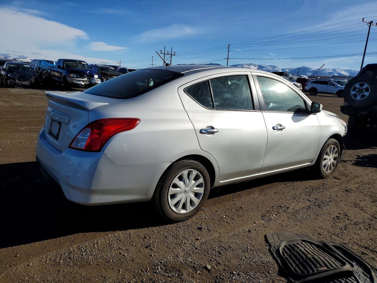 2019 Nissan Versa S - Фото 3