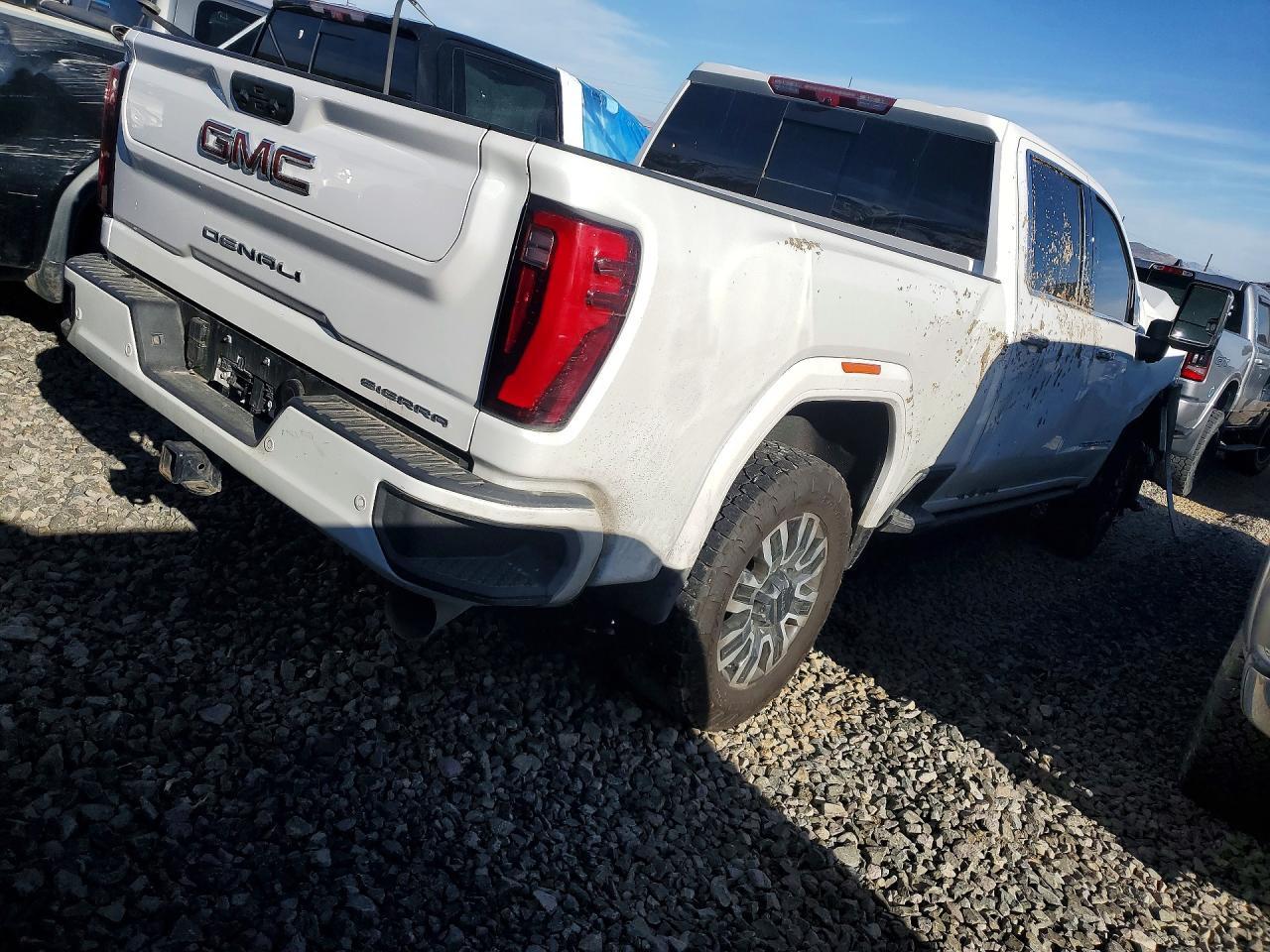 2024 GMC Sierra K2500 Denali - Image 3