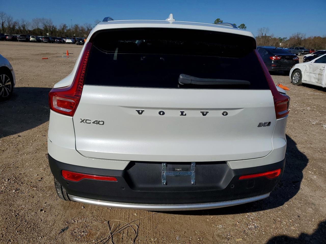 2025 Volvo Xc40 Core - Image 6