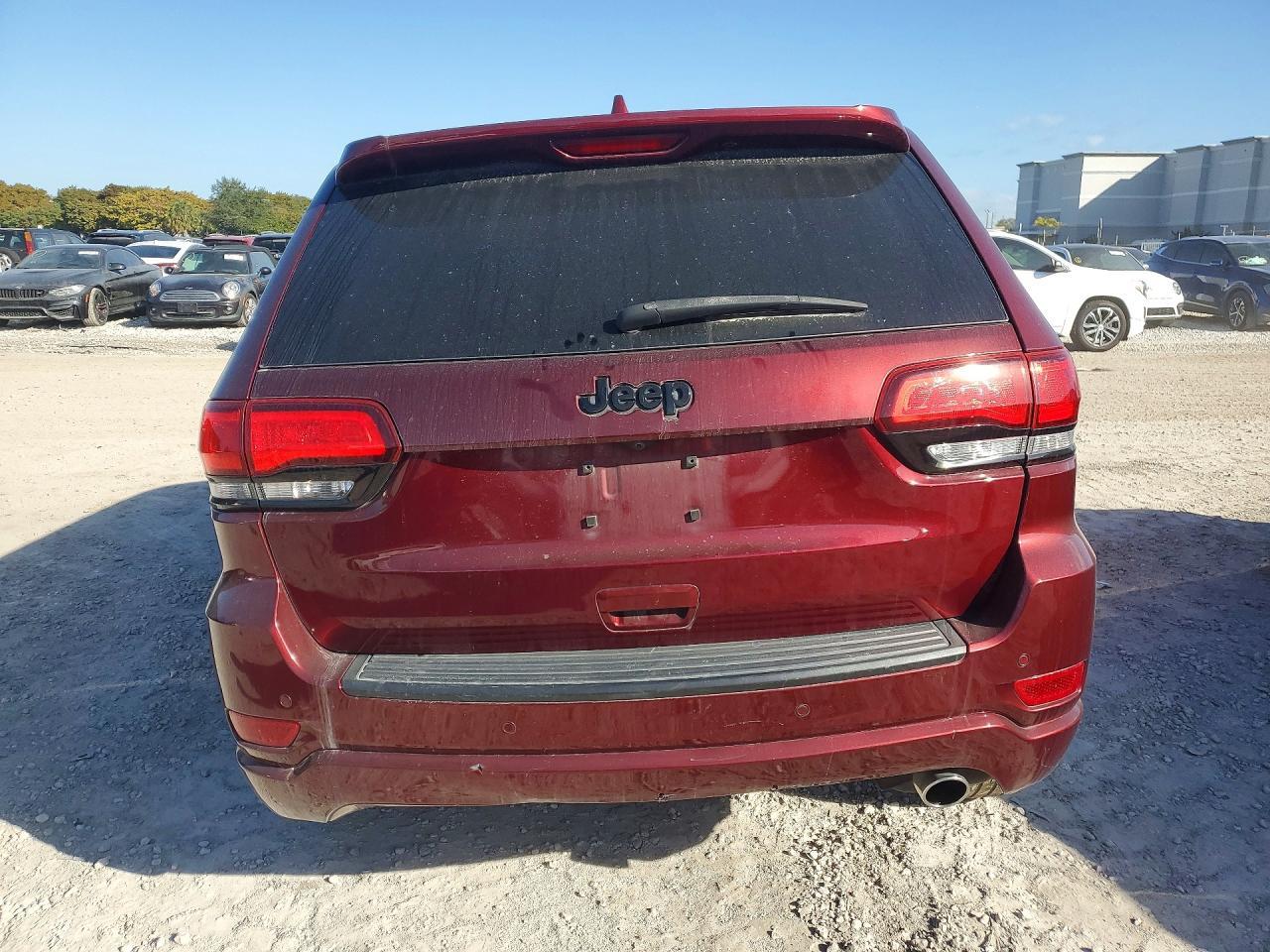 2020 Jeep Grand Cherokee Laredo - Image 6