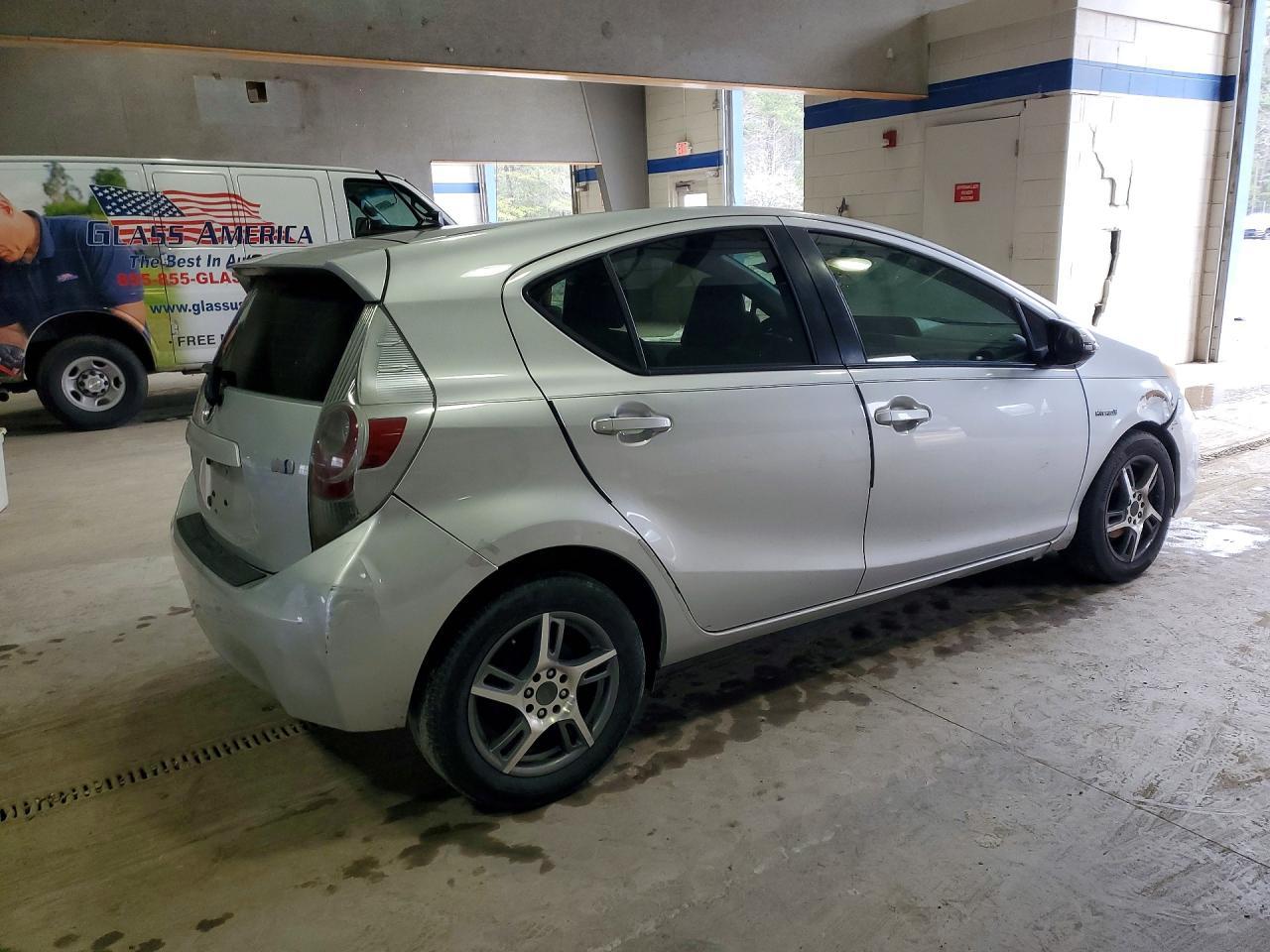 2013 Toyota Prius C - Image 3