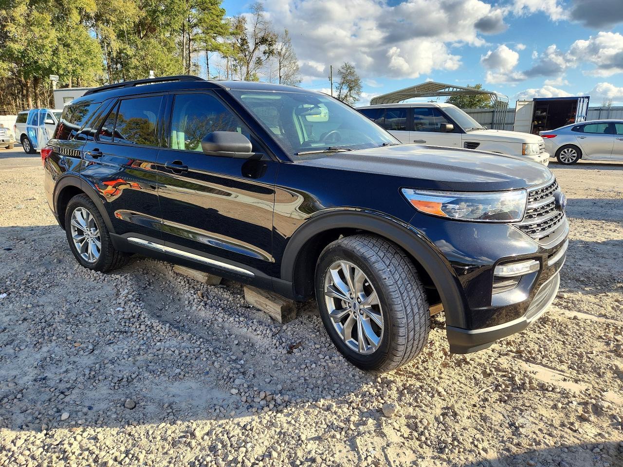 2023 Ford Explorer Xlt - Image 4