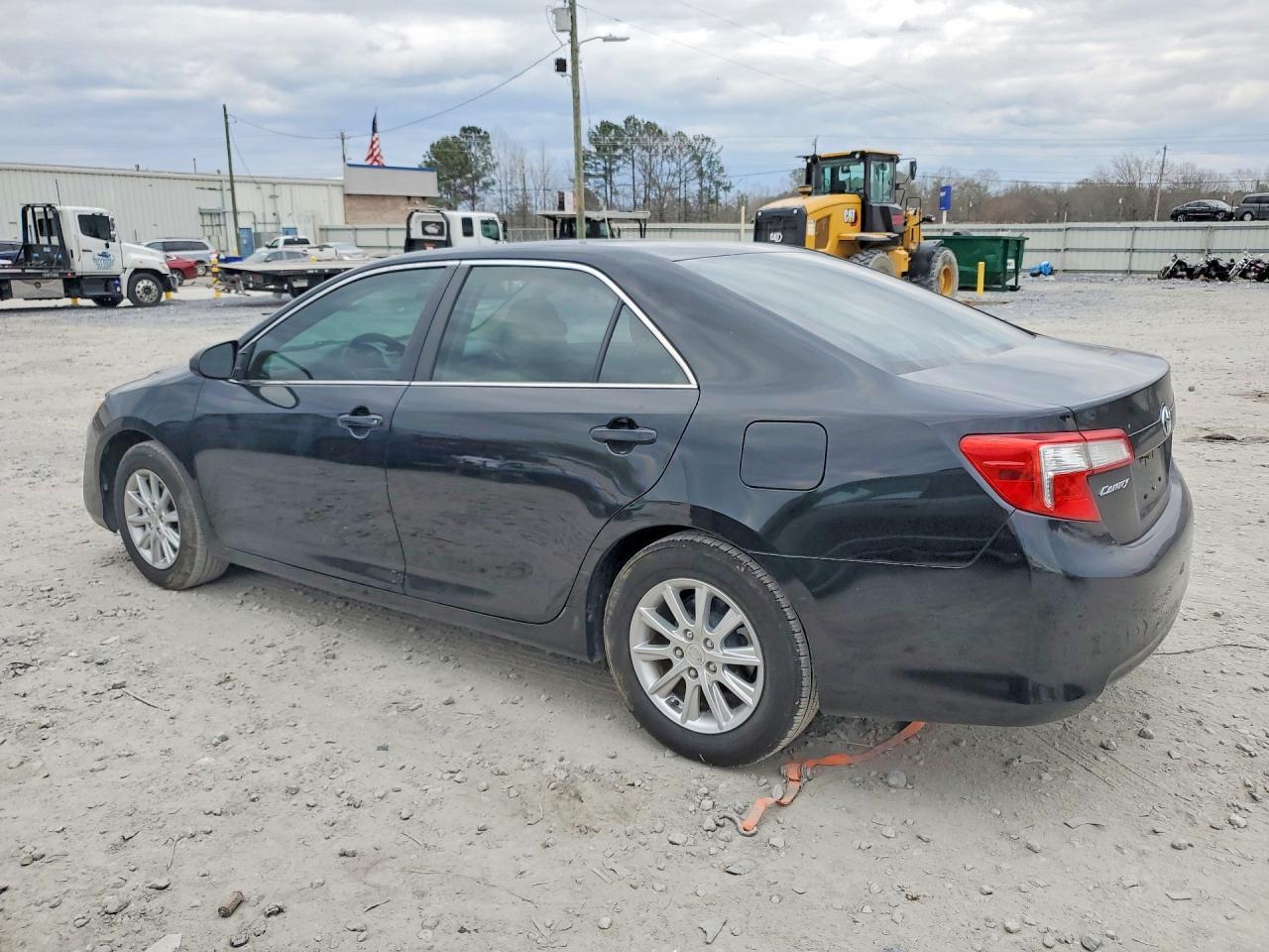 2014 Toyota Camry L - Фото 2