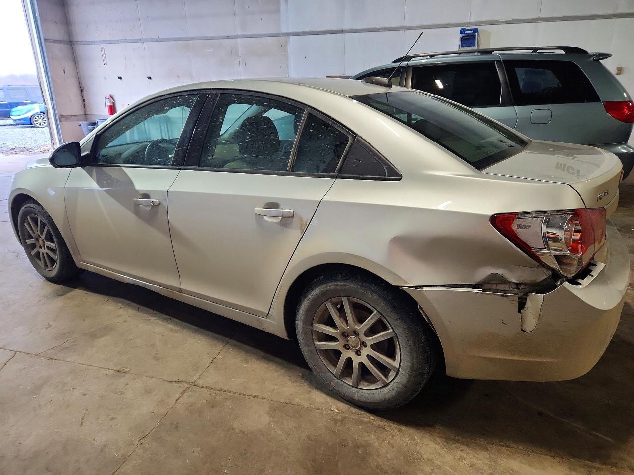 2015 Chevrolet Cruze Ls - Фото 2