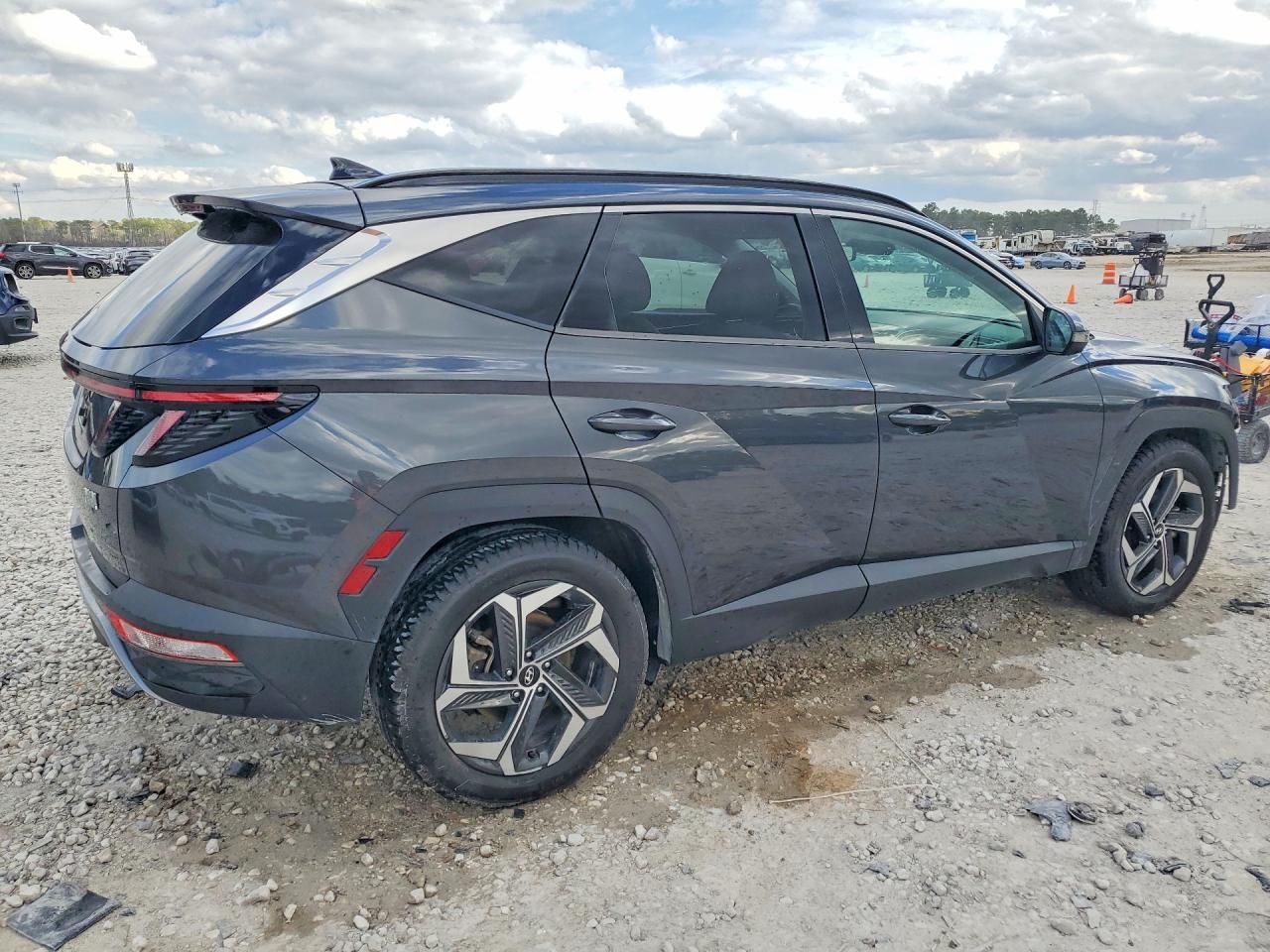 2022 Hyundai Tucson Limited - Image 3
