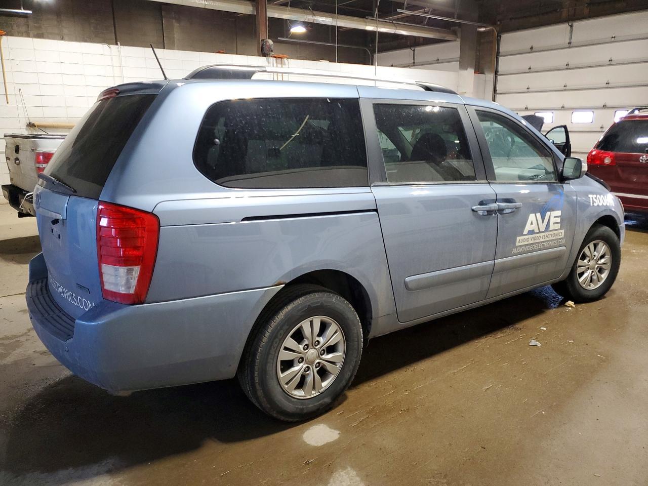2012 Kia Sedona Lx - Фото 3