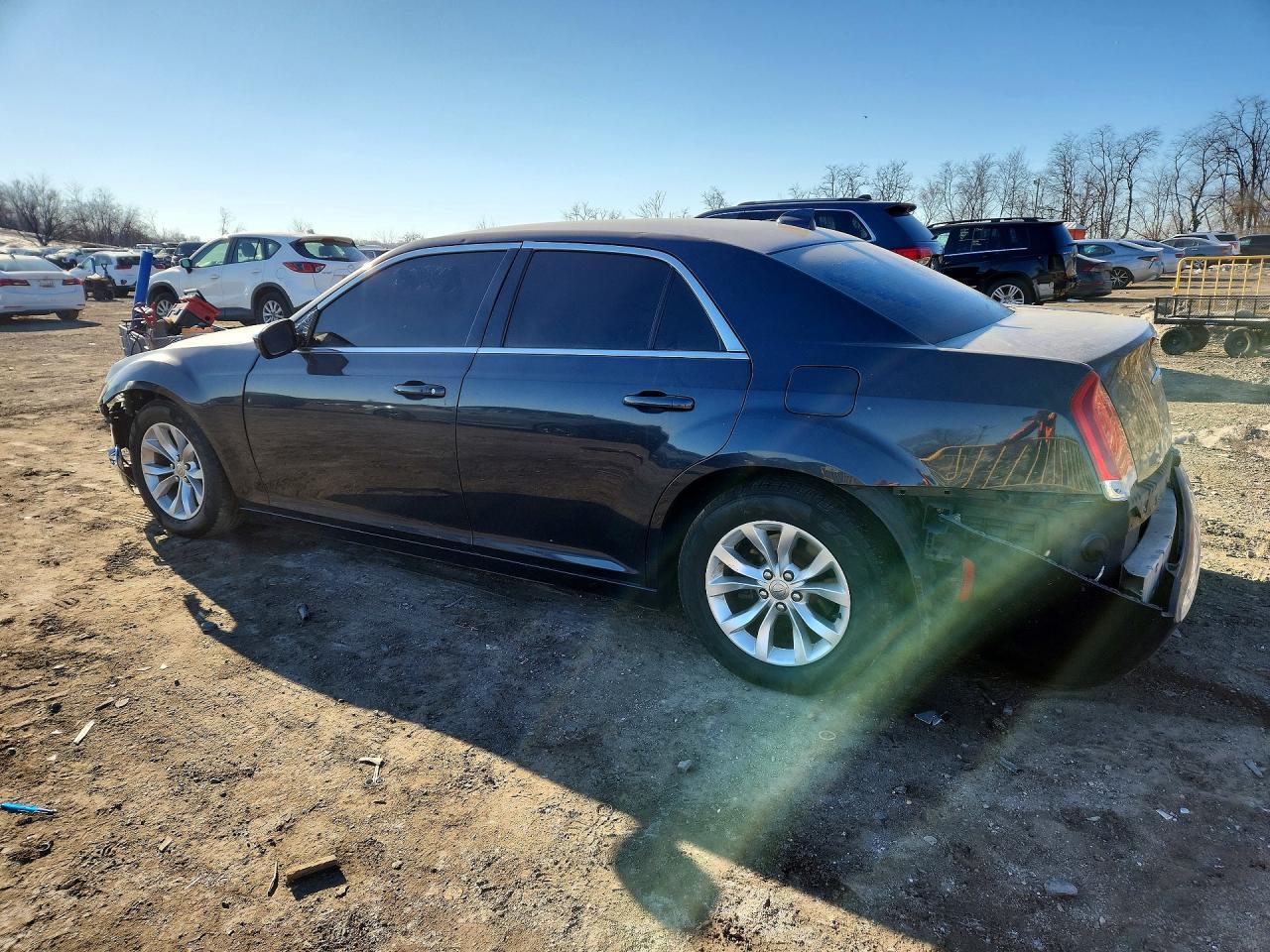 2016 Chrysler 300 Limited - Фото 2