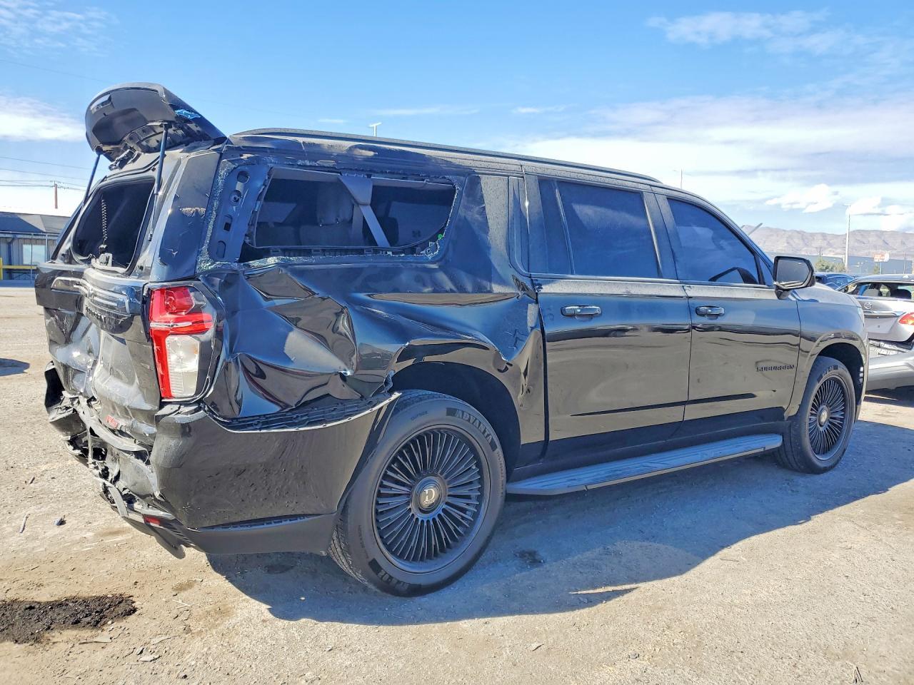 2021 Chev Suburban C - Фото 3