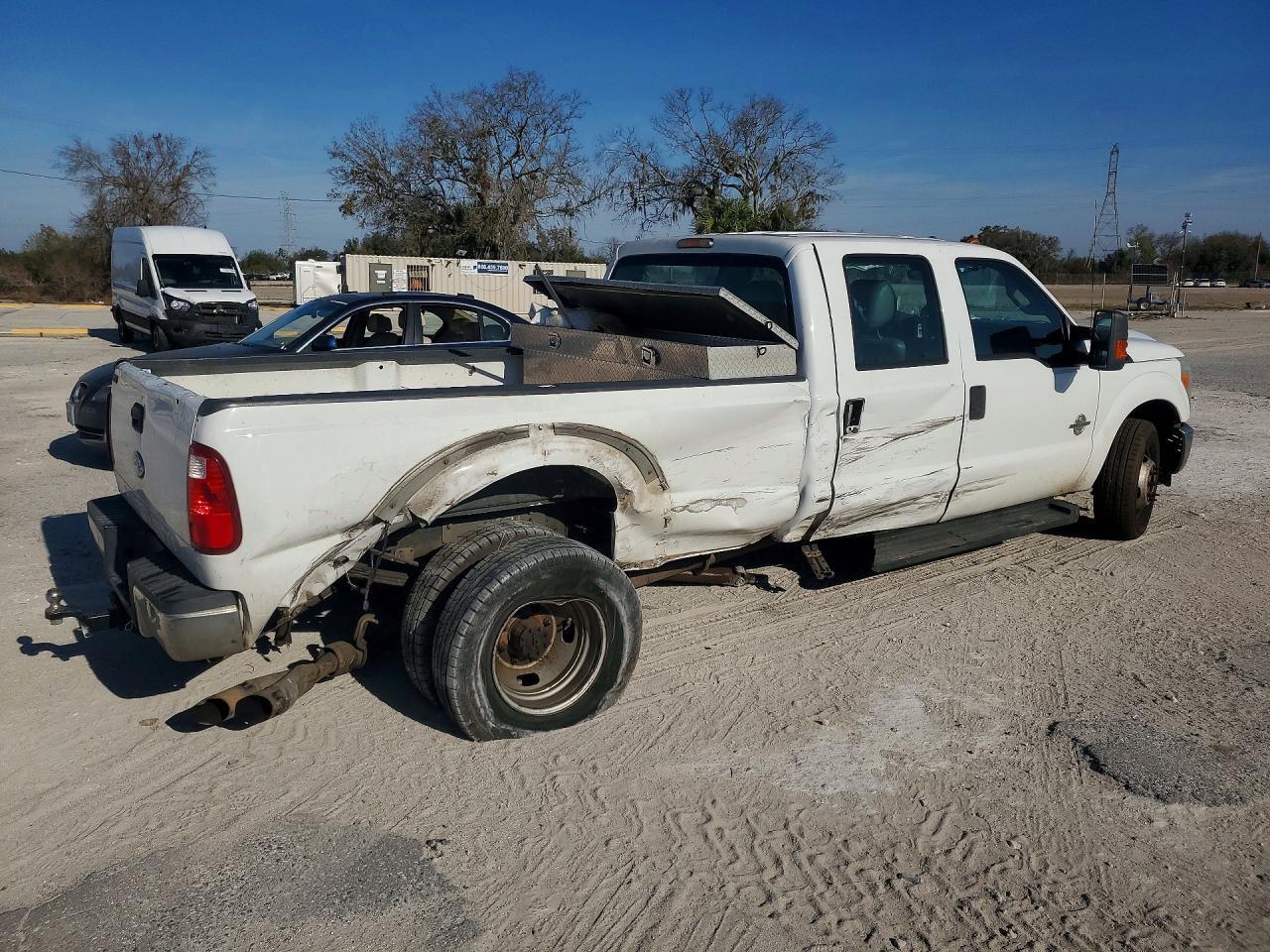 2011 Ford F350 Super Duty - Фото 3