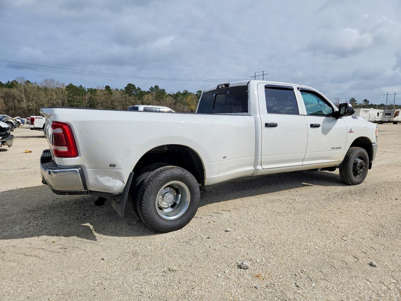 2022 Ram 3500 Tradesman - Фото 3