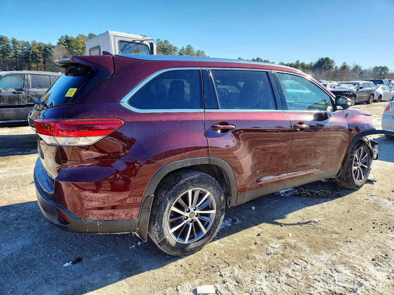 2019 Toyota Highlander Xle - Image 3