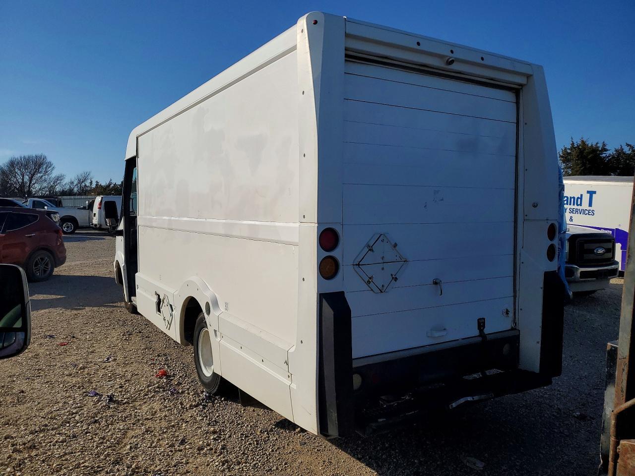 2012 Isuzu Npr - Фото 2