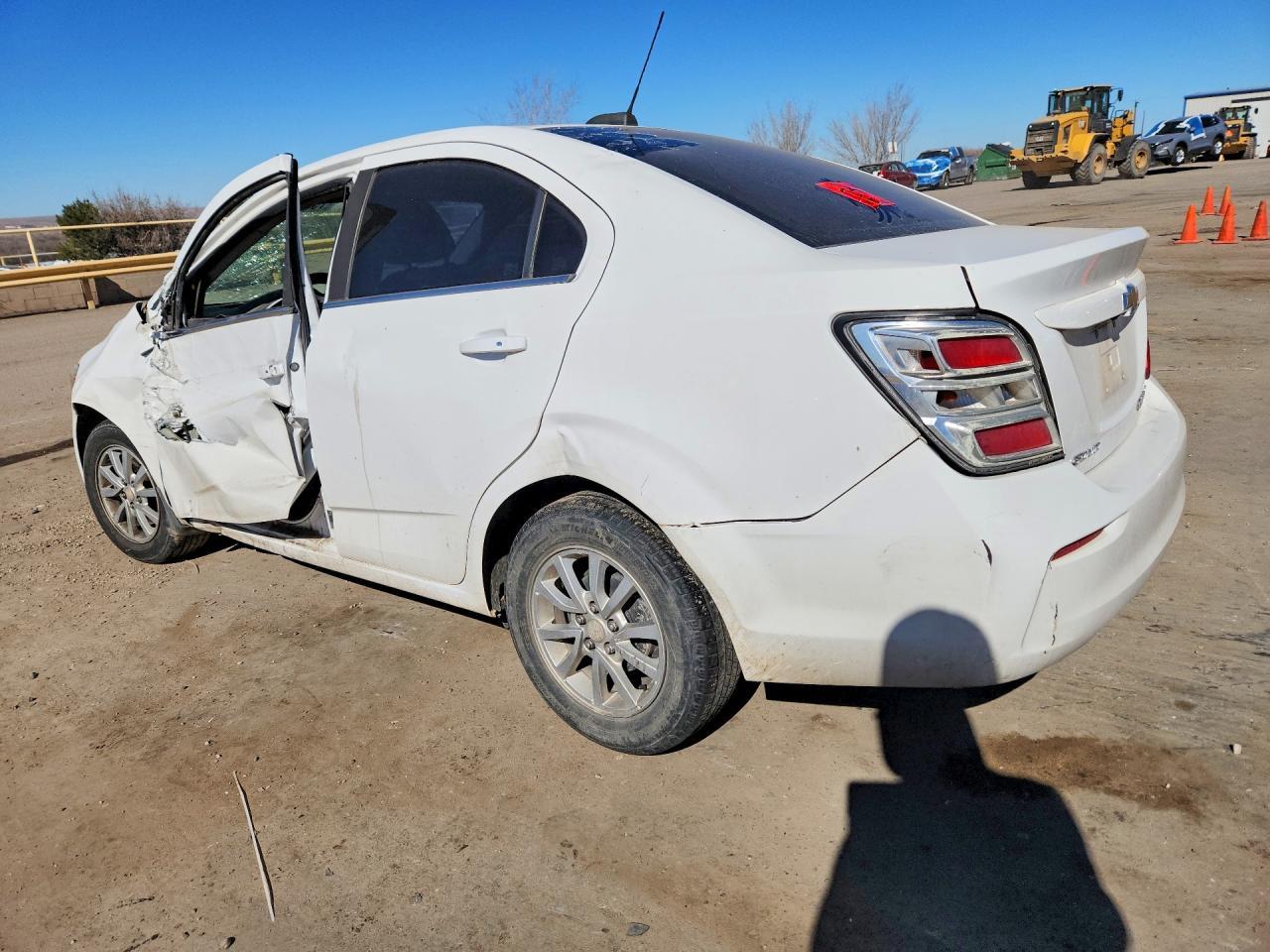 2018 Chevrolet Sonic Lt - Фото 2
