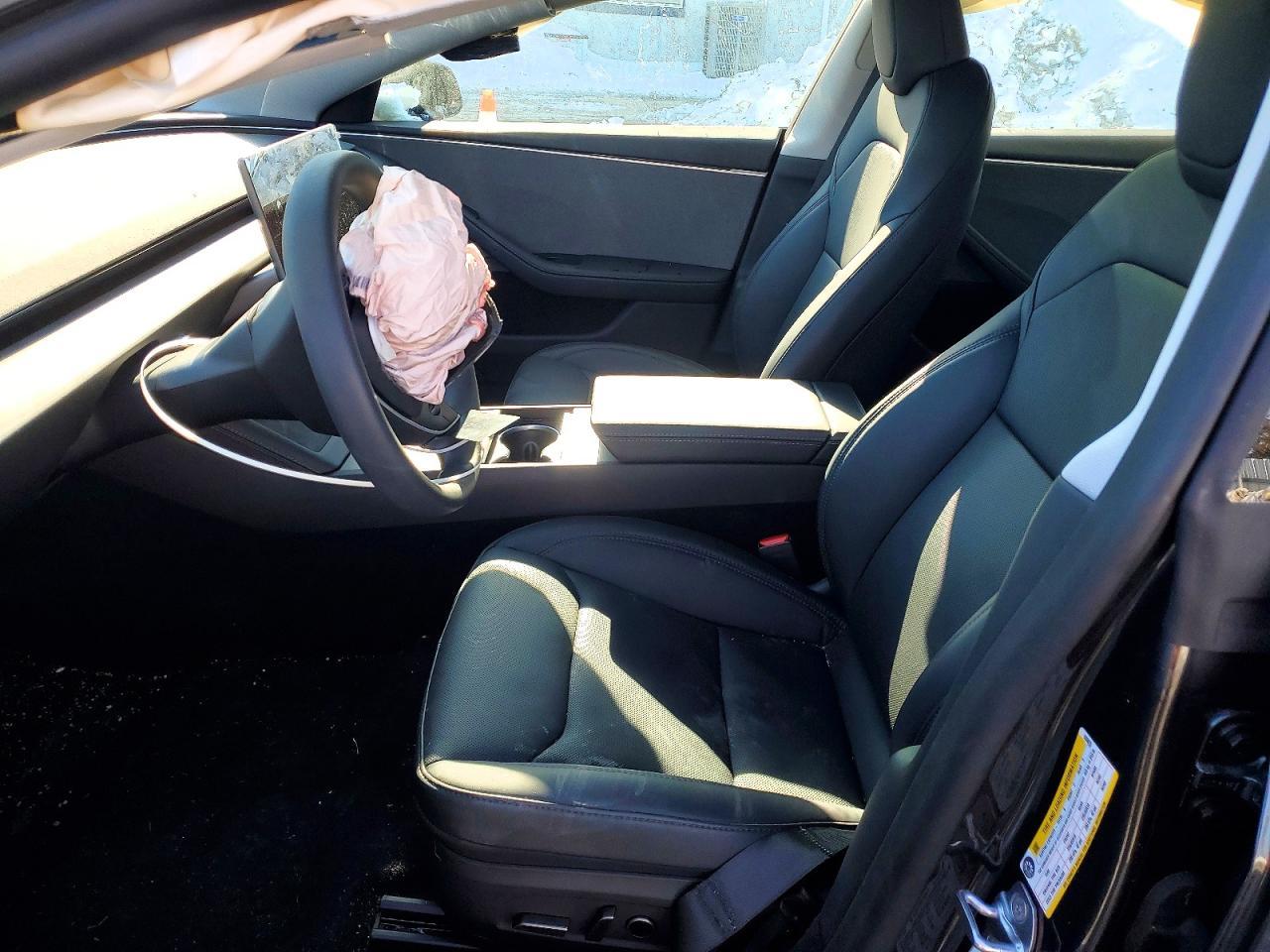 2025 Tesla Model 3 - Фото 7