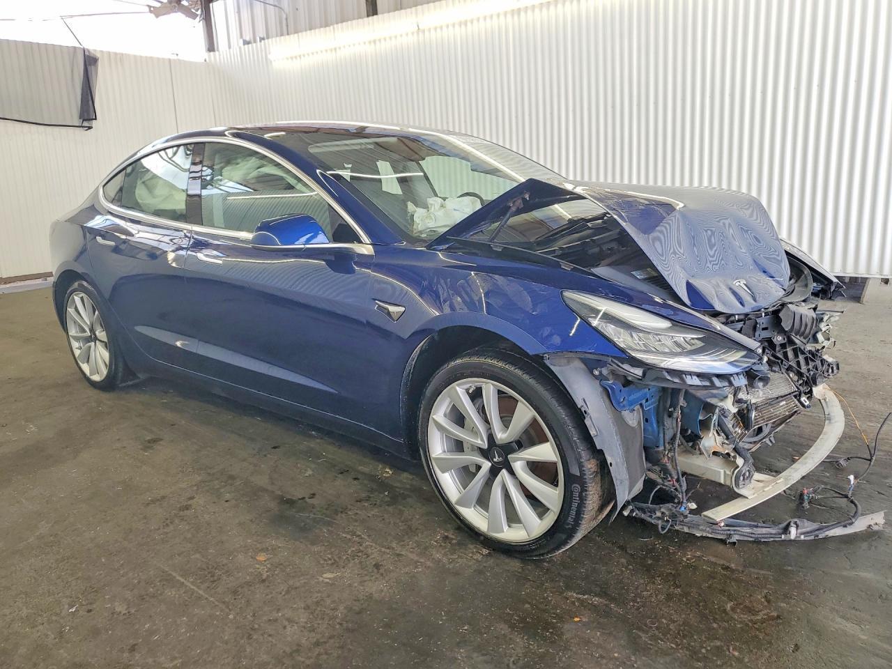 2018 Tesla Model 3 - Фото 4