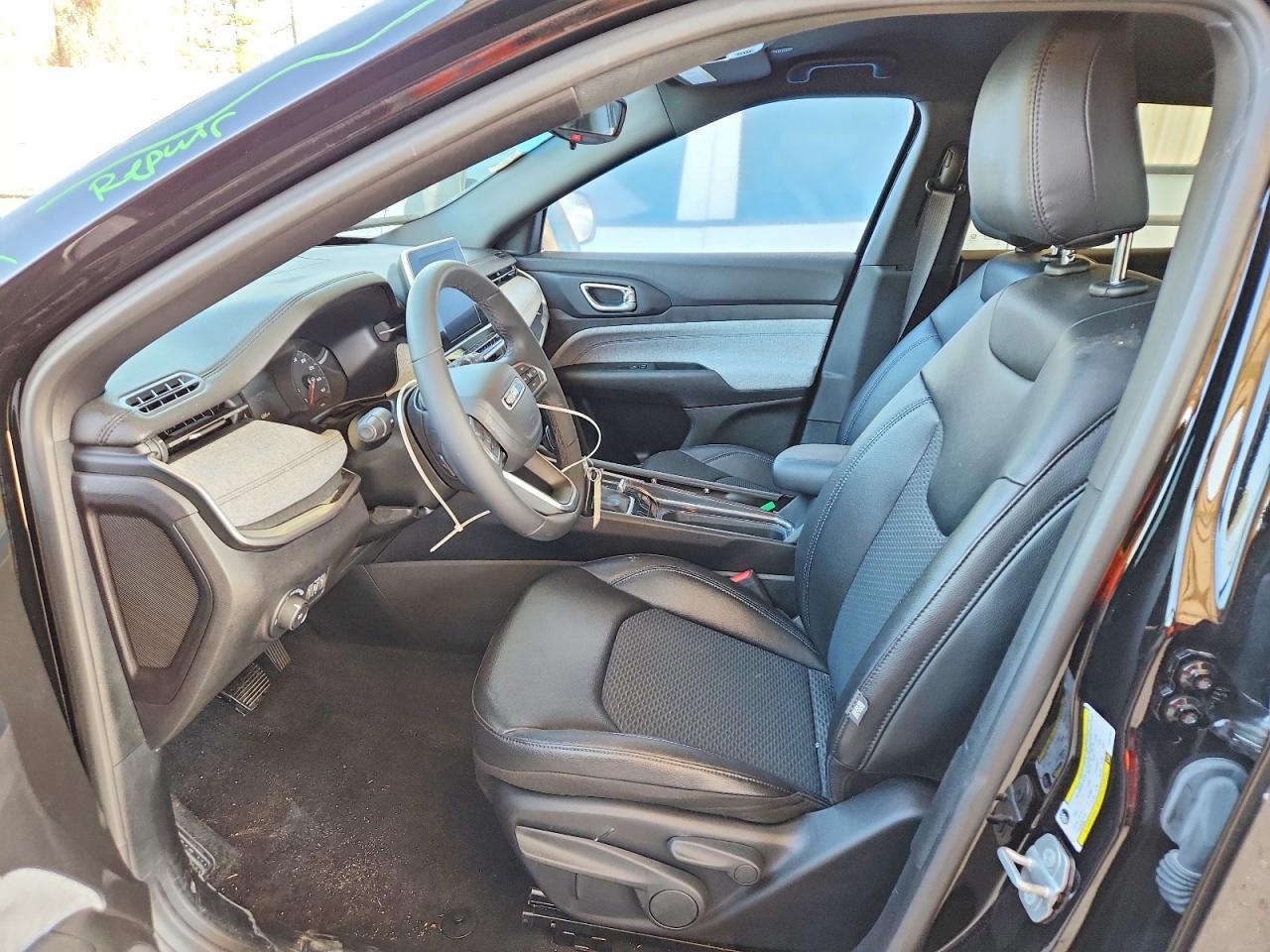 2025 Jeep Compass Latitude - Image 7