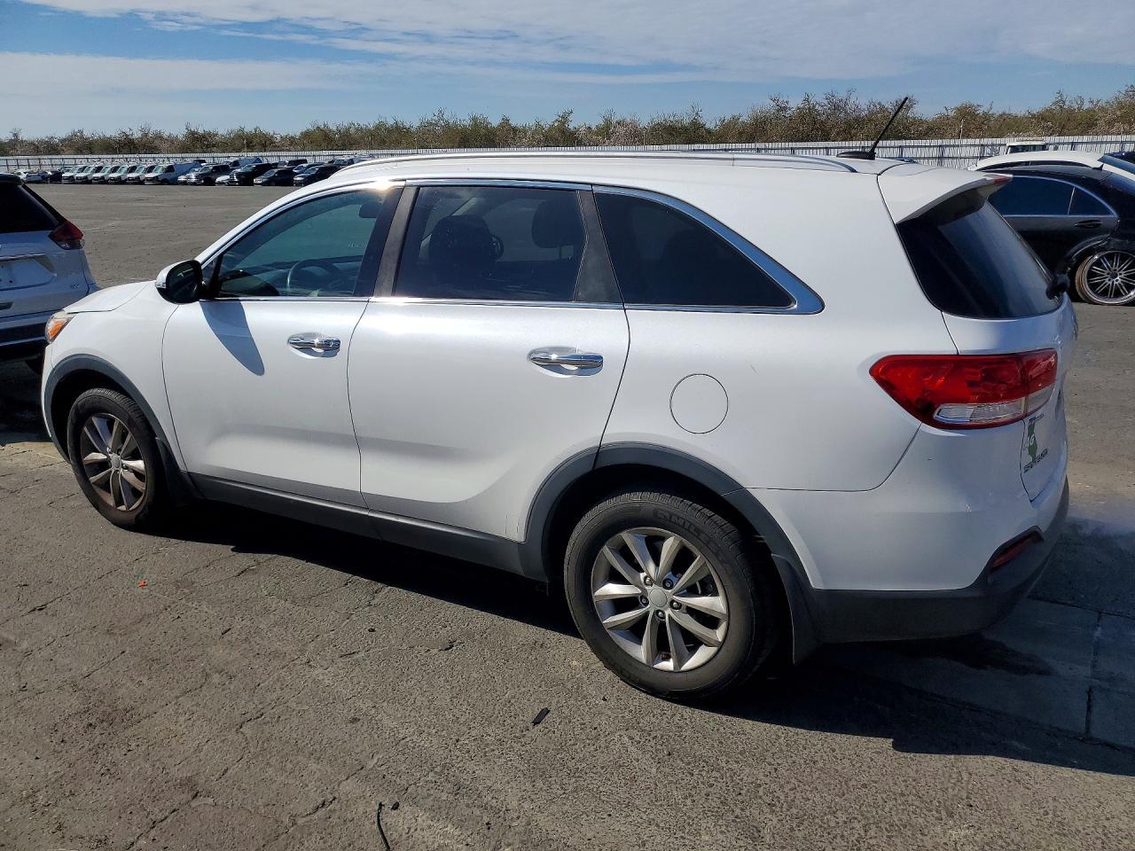 2016 Kia Sorento Lx - Image 2