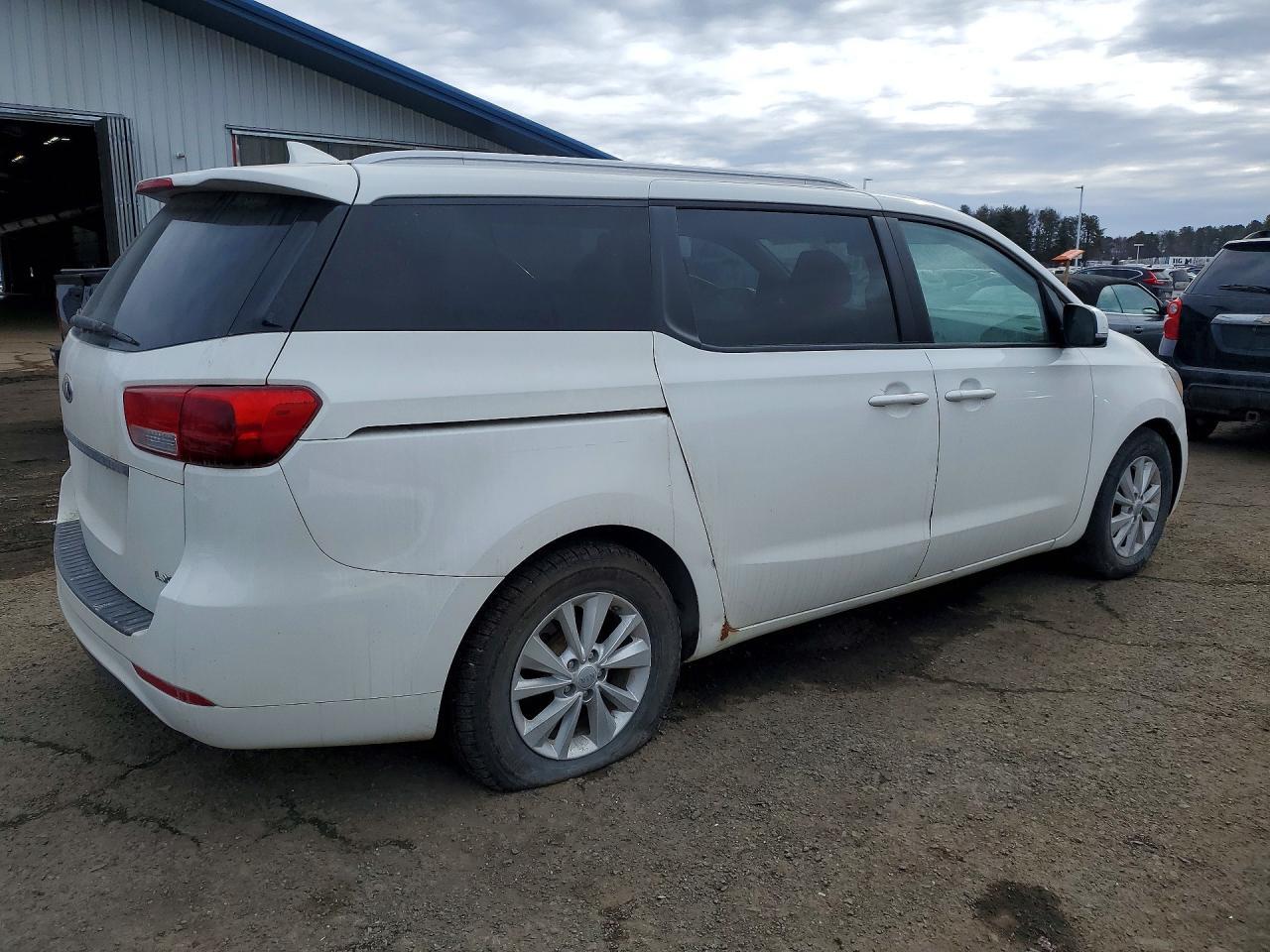 2016 Kia Sedona Lx - Image 3