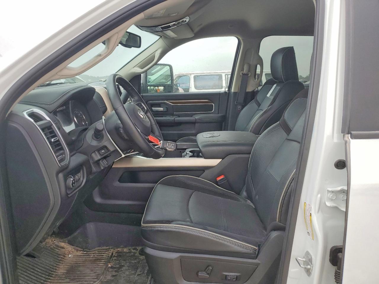 2024 Ram 3500 Laramie - Фото 7