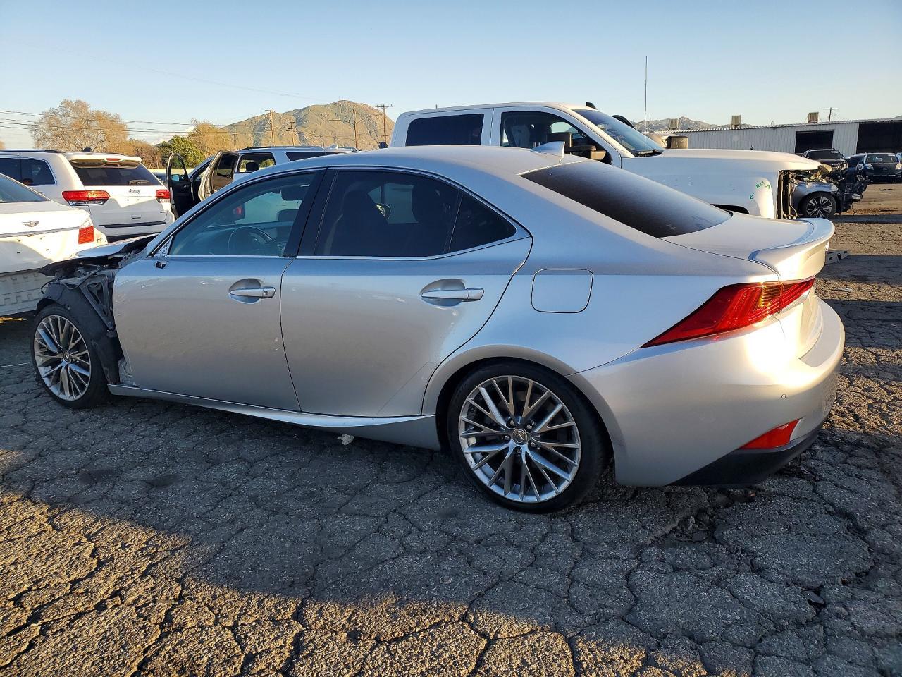 2018 Lexus Is 300 - Фото 2