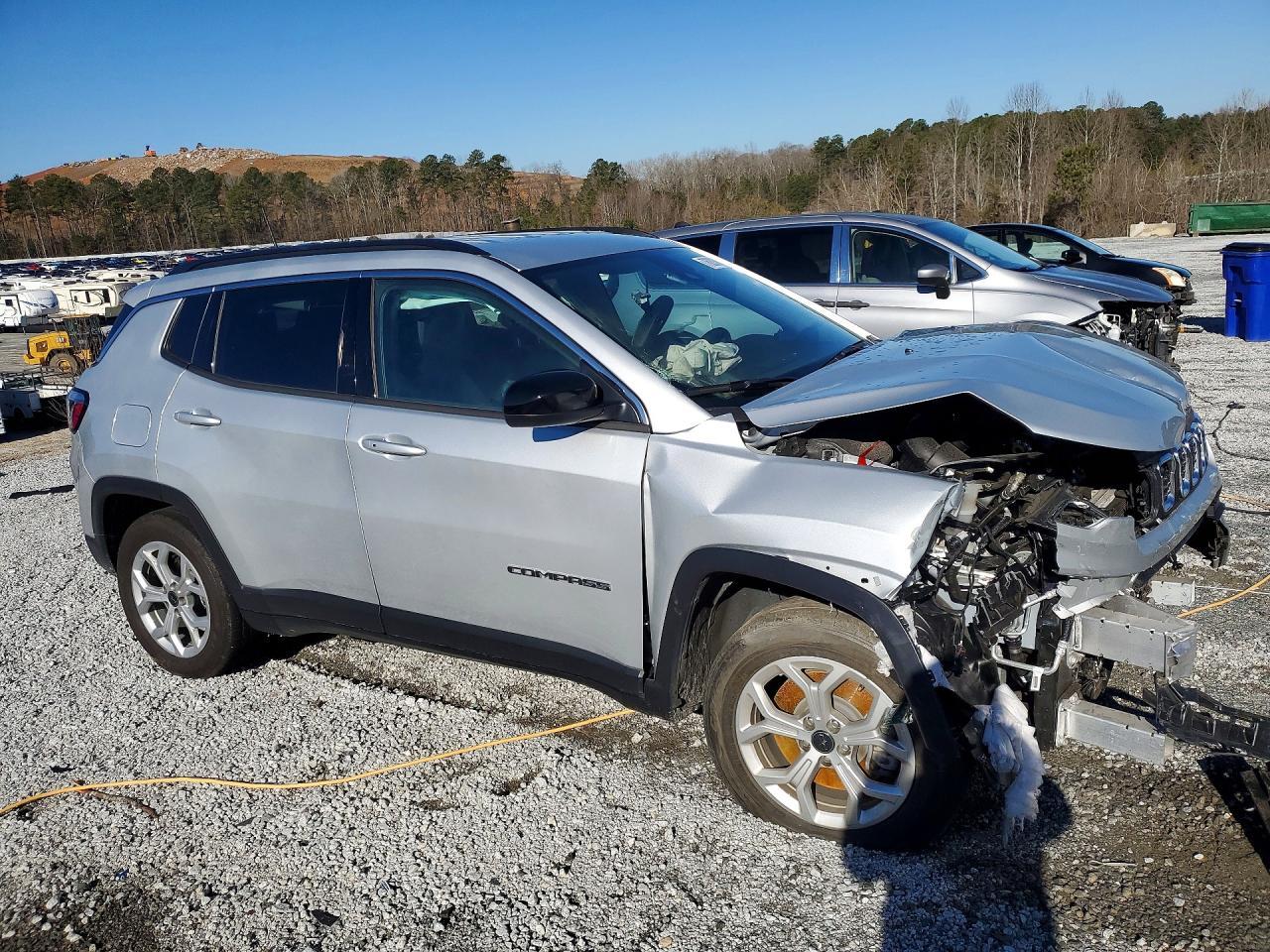 2025 Jeep Compass Latitude - Фото 4