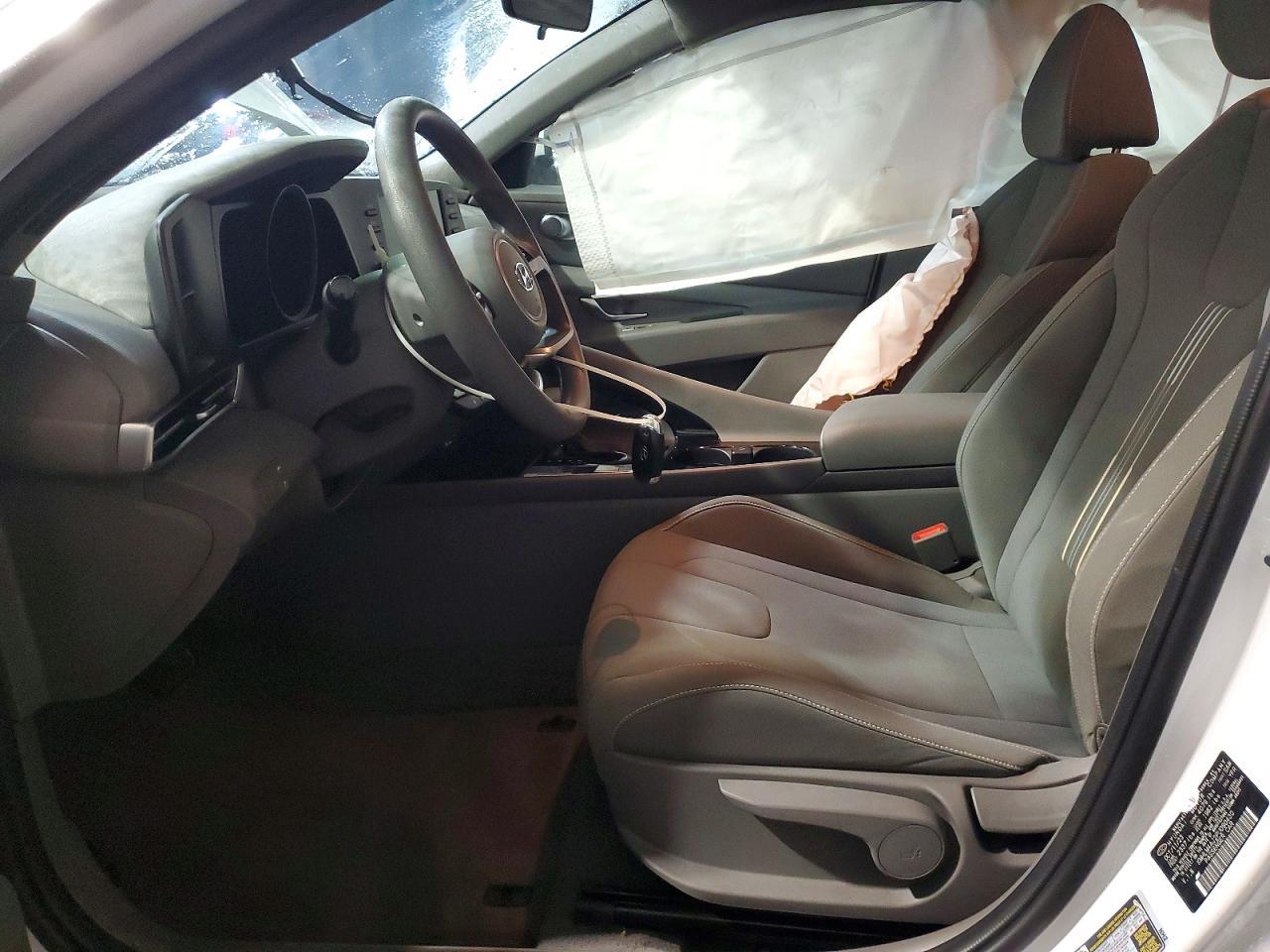 2023 Hyundai Elantra Hybrid Blue - Image 7