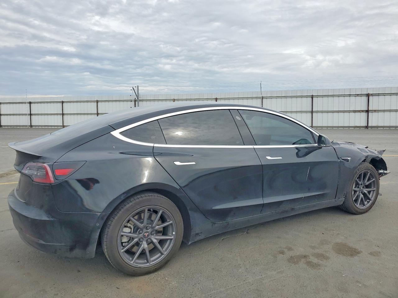2018 Tesla Model 3 - Image 3