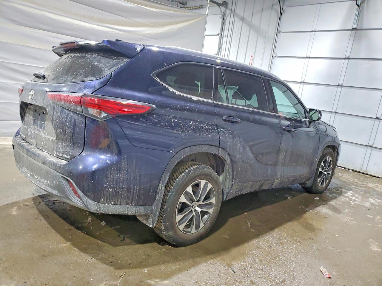 2022 Toyota Highlander Xle - Image 3