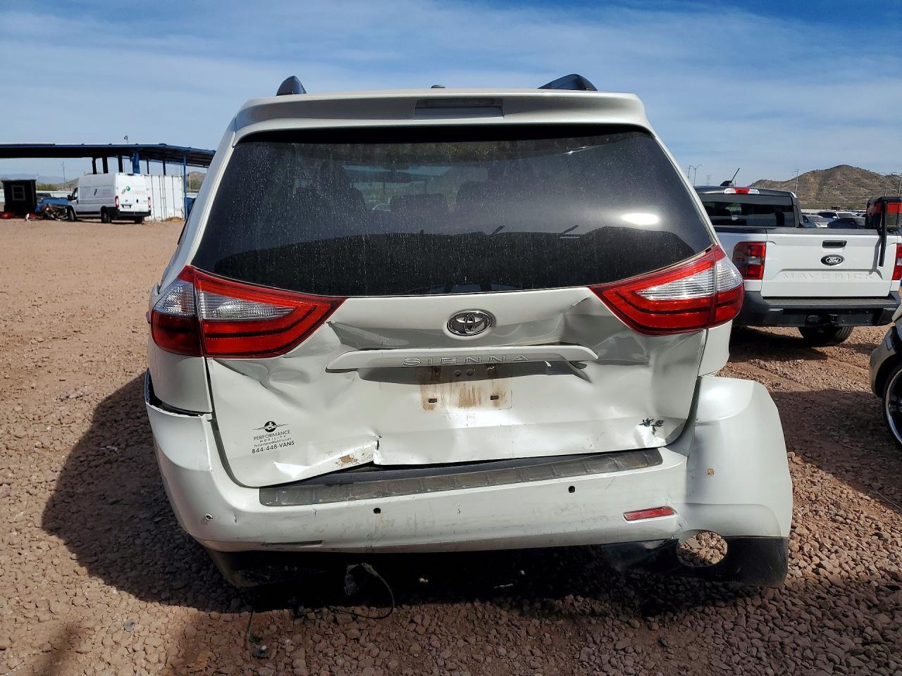 2015 Toyota Sienna Xle 8-Passenger - Image 6