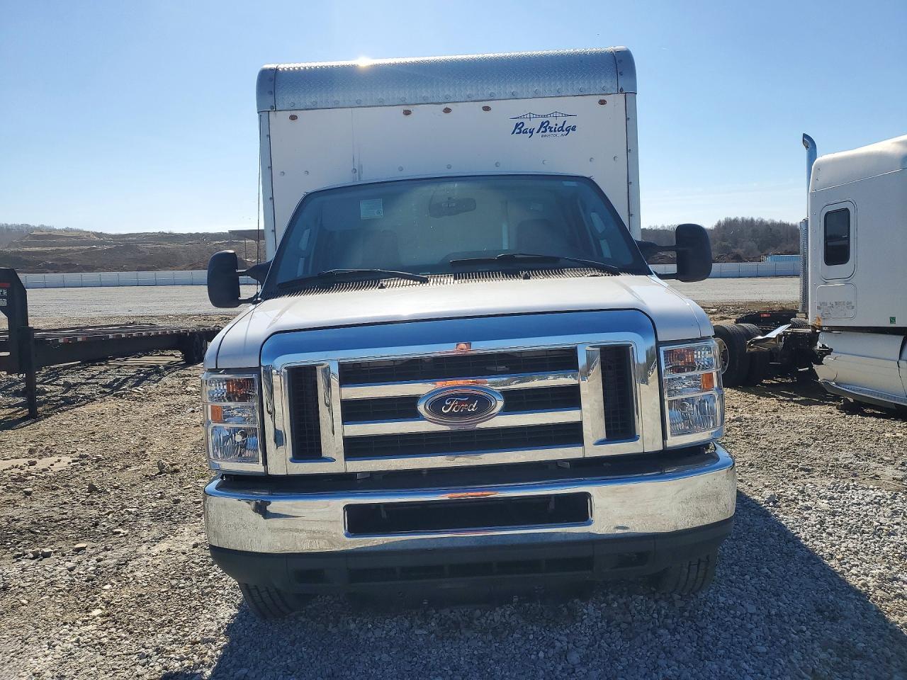 2017 Ford E350 Super Duty Box Truck - Фото 5