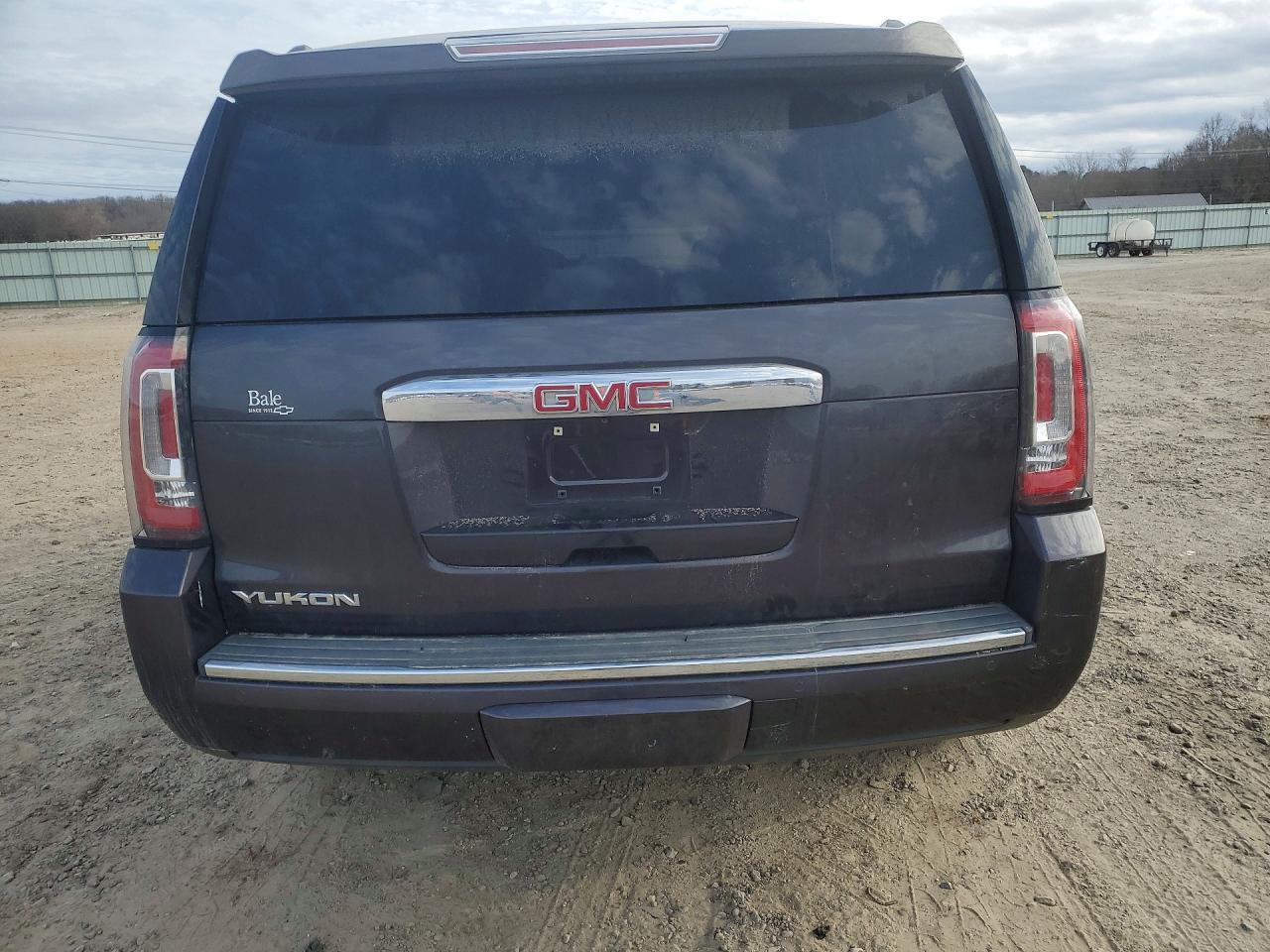 2017 GMC Yukon Denali - Image 6