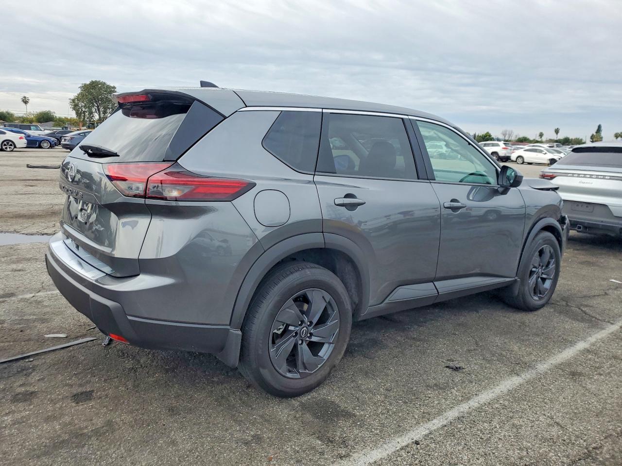 2026 Nissan Rogue Sv - Image 3