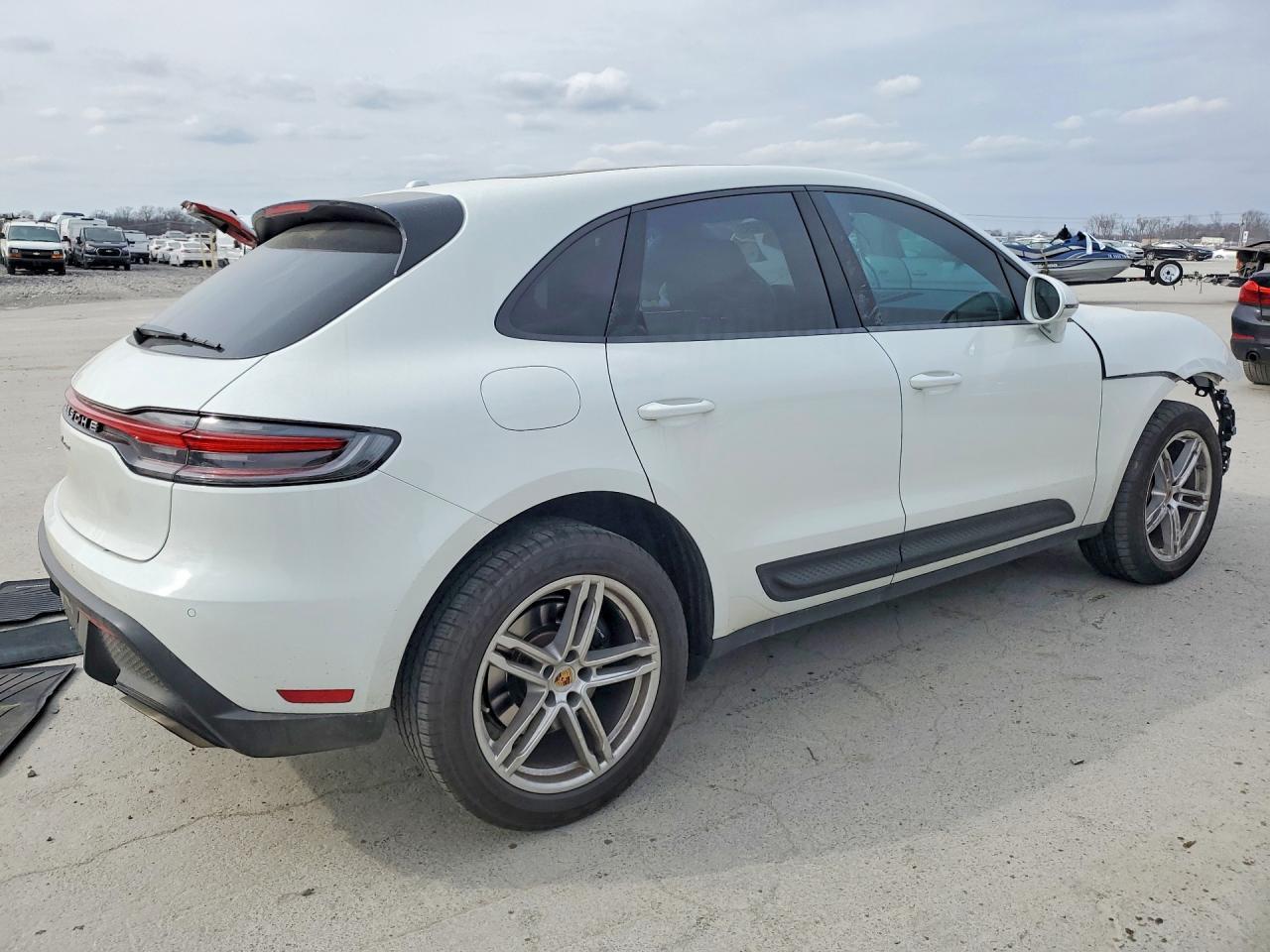 2024 Porsche Macan Base - Image 3