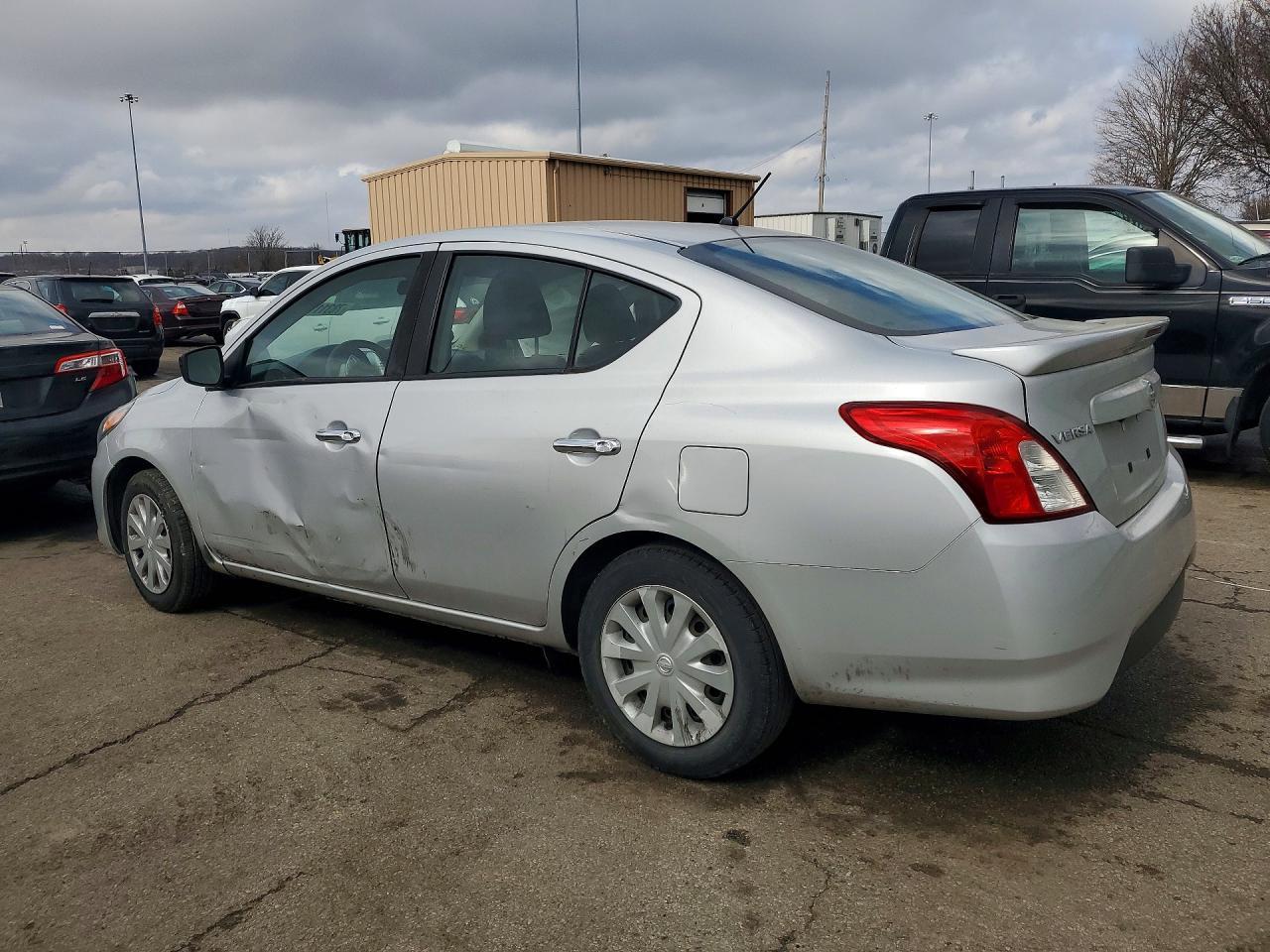2019 Nissan Versa Sv - Image 2