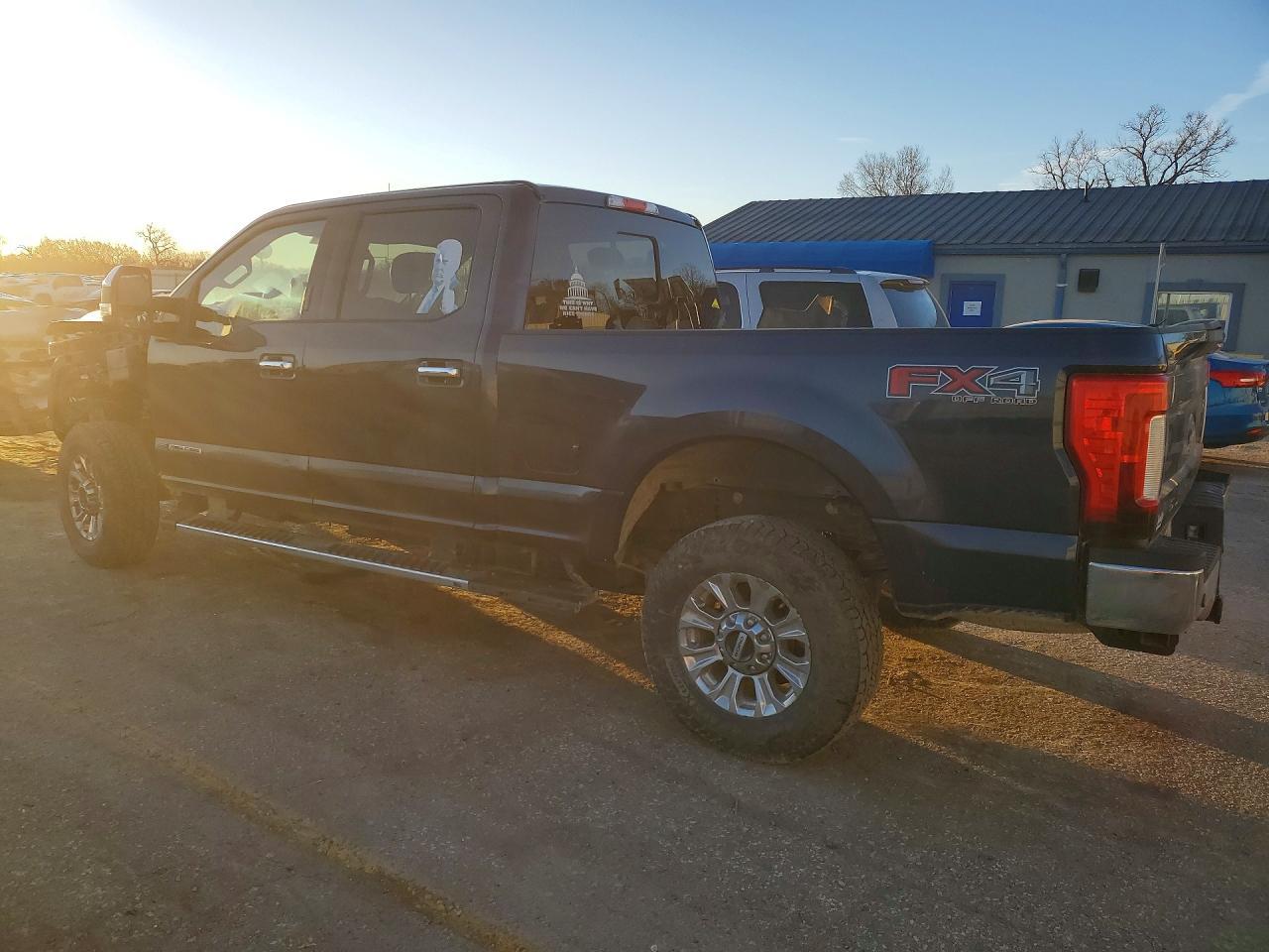 2017 Ford F250 Super Duty - Фото 2