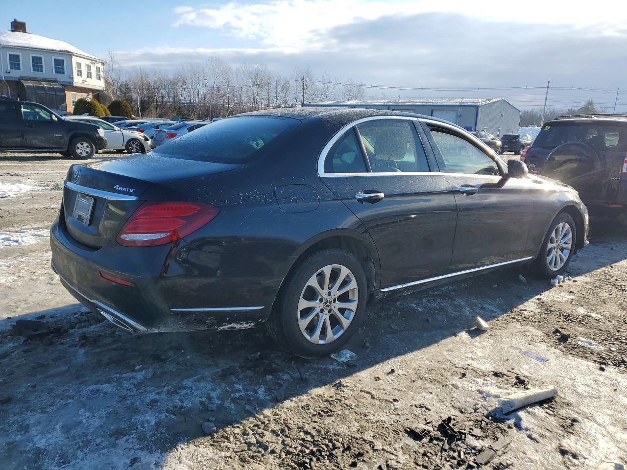 2018 Mercedes-Benz E 300 4Matic - Фото 3