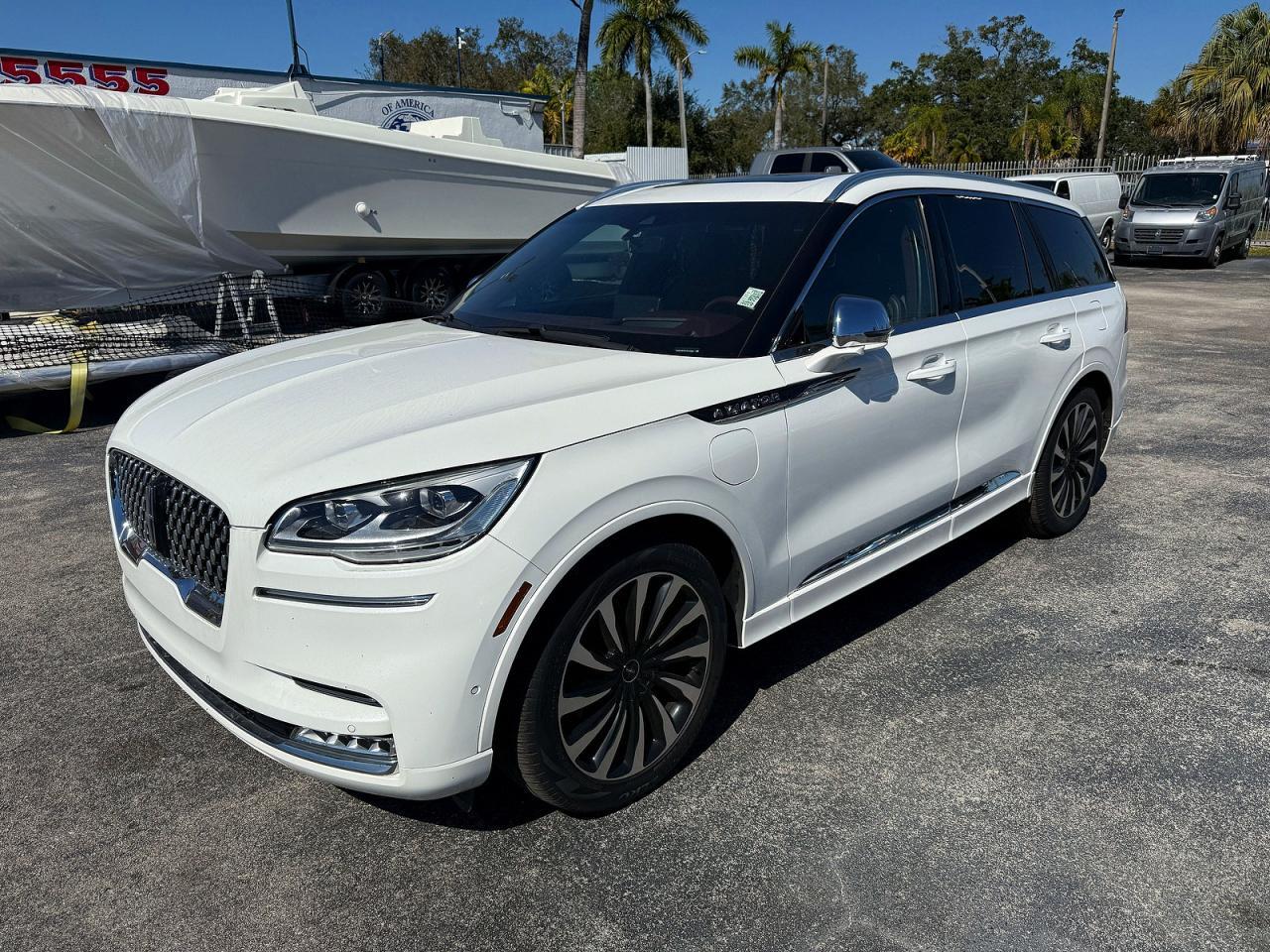 2020 Lincoln Aviator Black Label Grand Touring - Image 2