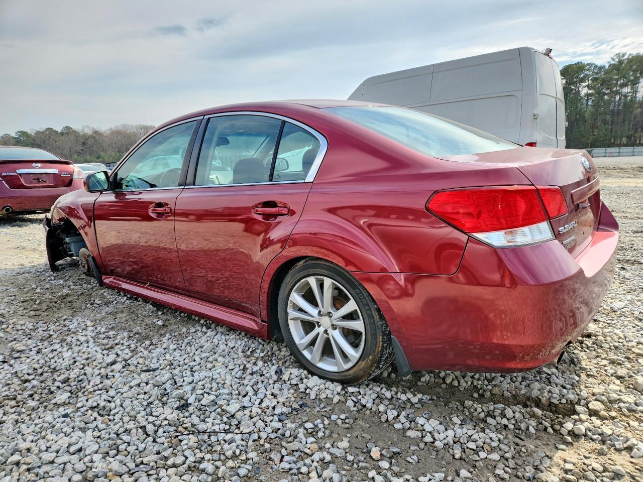 2013 Subaru Legacy 2.5I Premium - Фото 2