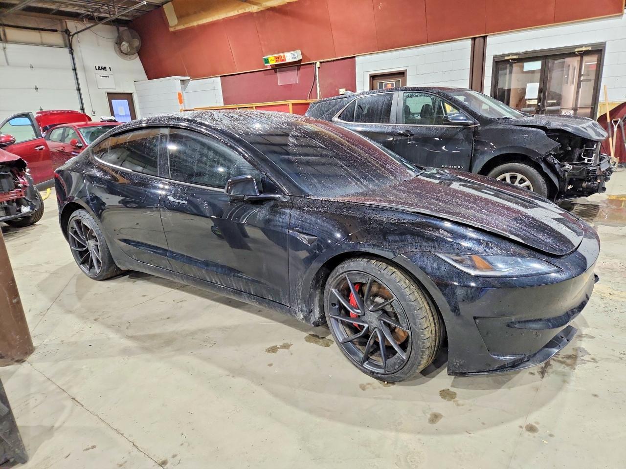 2025 Tesla Model 3 - Фото 4