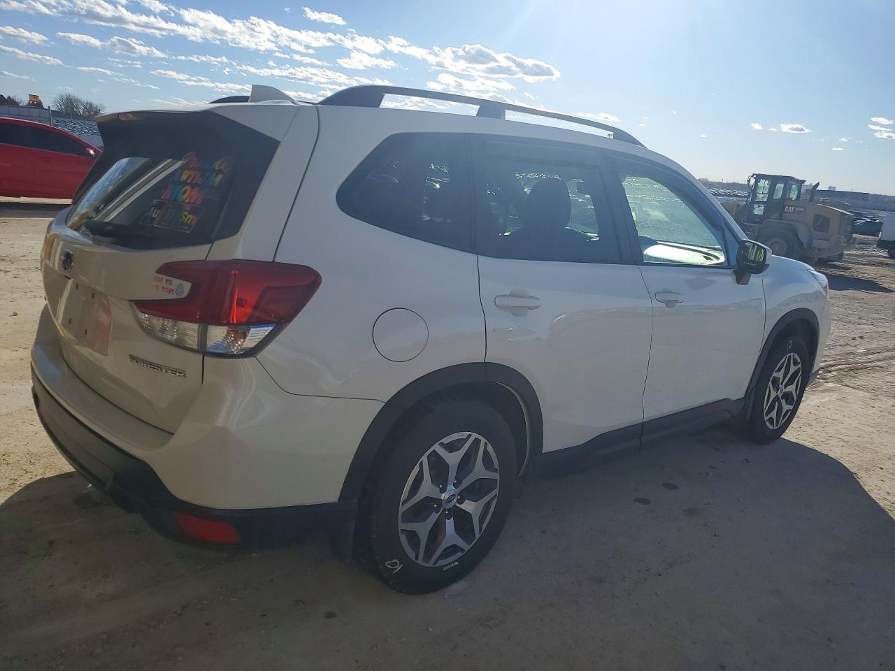 2021 Subaru Forester Premium - Фото 3